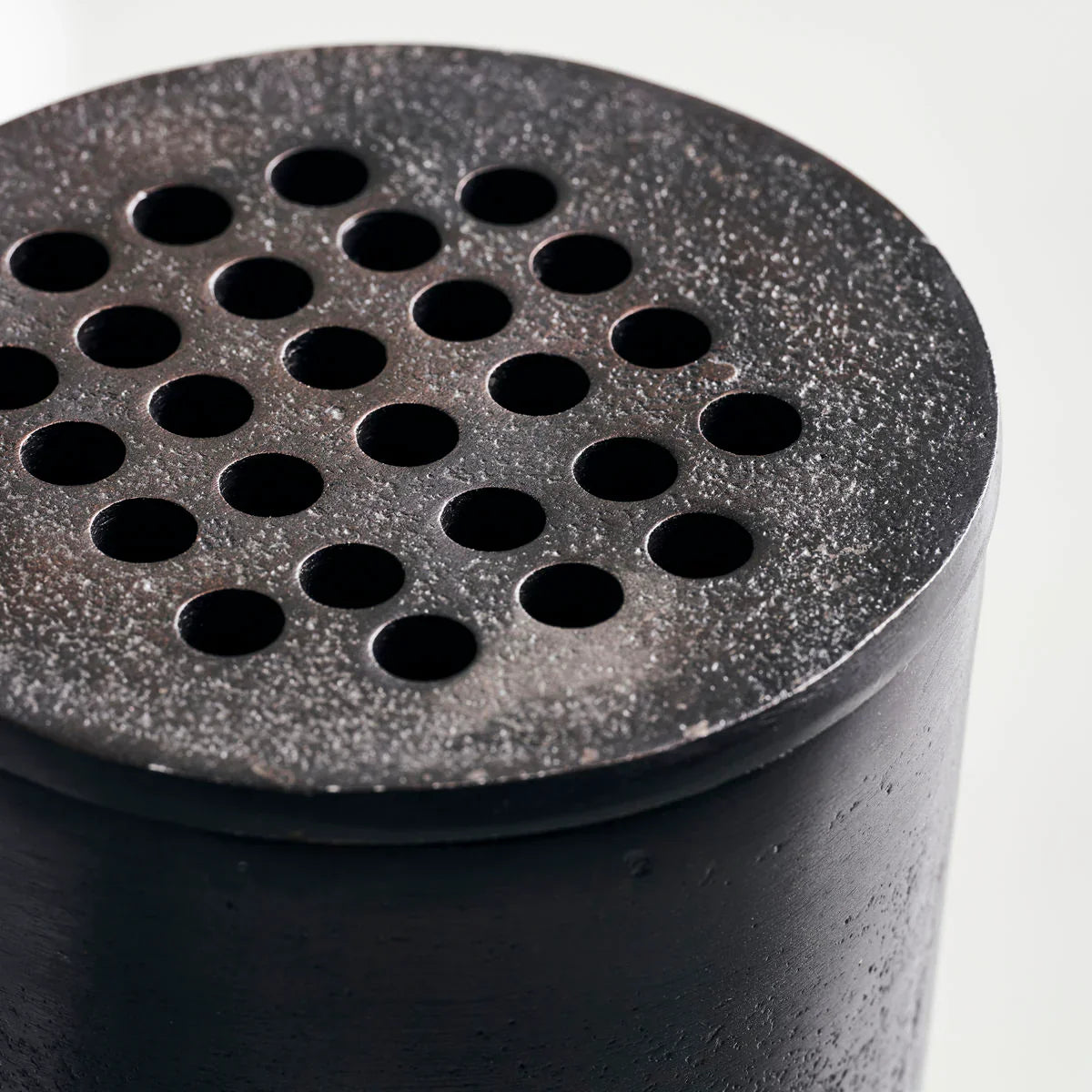 Masculine Black metal flower vase for home decorrating